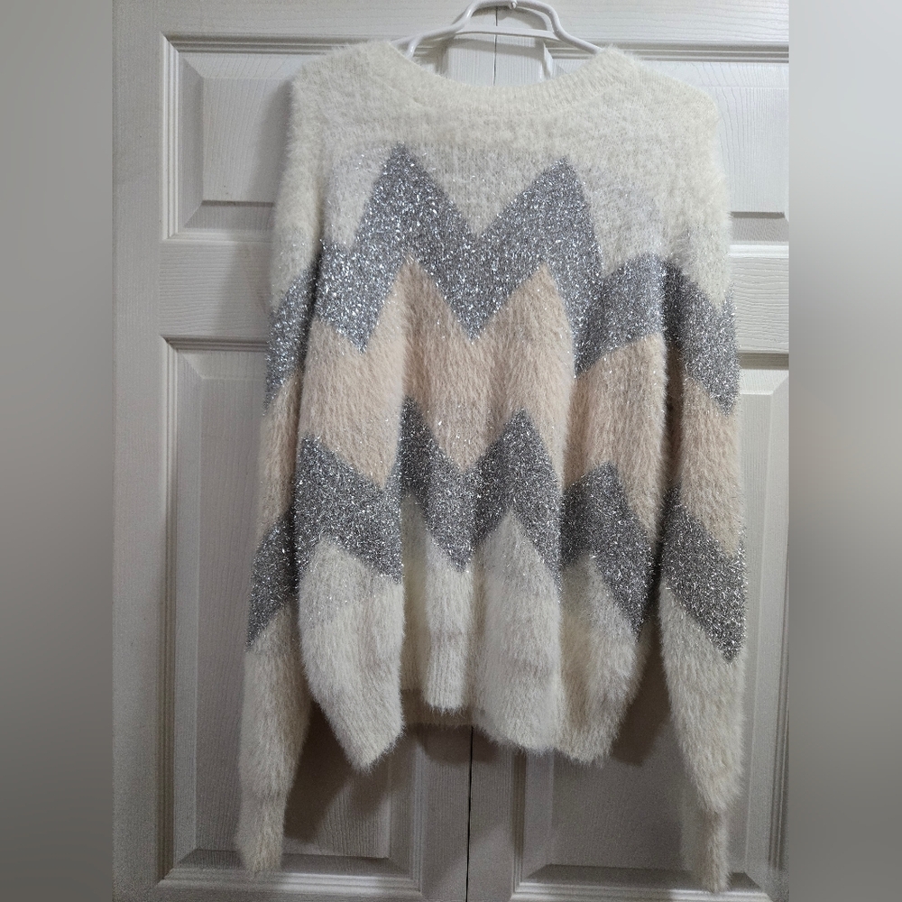 Justify Chevron Pattern Sweater - Cream and Gray